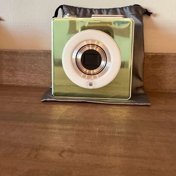 Green Digital Camera - Picture 1 of 1